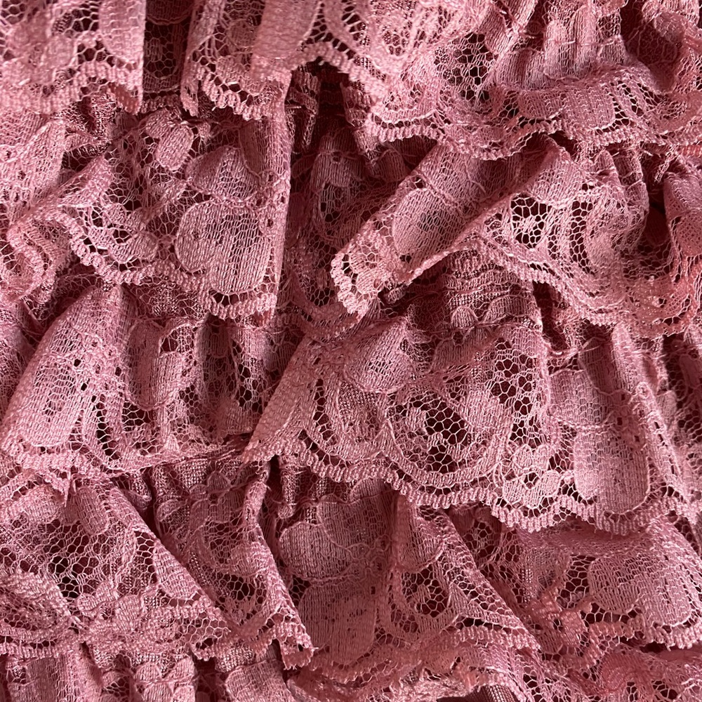 🎀 Dusty Rose Lace Photo shoot or Birthday Romper - Picture 10 of 10